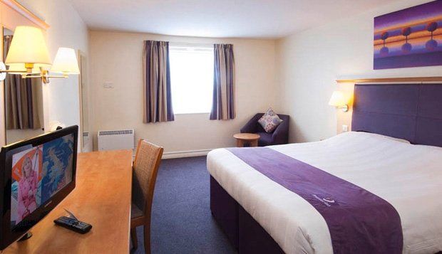 Premier Inn Taunton Central Экстерьер фото